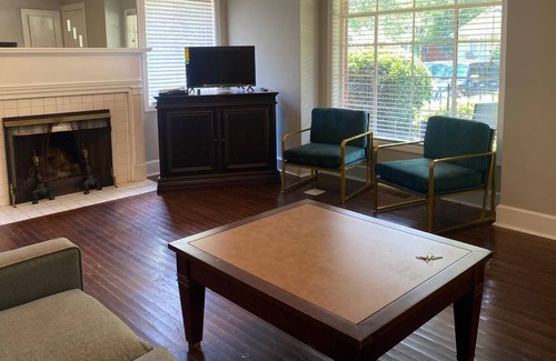 Montgomery House | Beautiful 4 bedroom Home in Capitol Heights minutes to downtown.