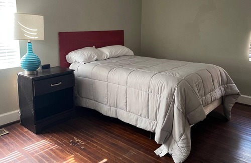 Montgomery House | Beautiful 4 bedroom Home in Capitol Heights minutes to downtown.