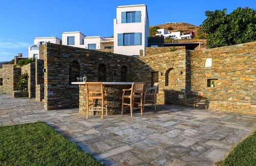 Gavrio Villa | Beautiful 4 bedroom villa "on the beach" - Large swimming pool and terrace access