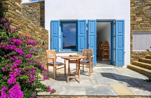 Gavrio Villa | Beautiful 4 bedroom villa "on the beach" - Large swimming pool and terrace access