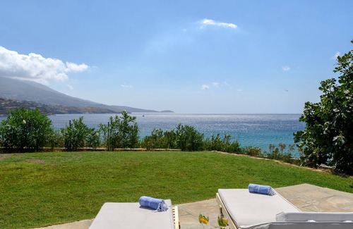 Gavrio Villa | Beautiful 4 bedroom villa "on the beach" - Large swimming pool and terrace access