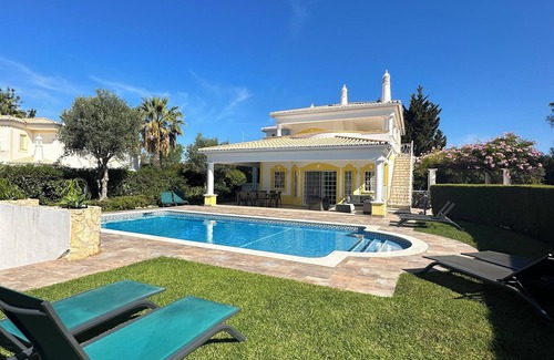 Portimao Villa | Beautiful 4 bedroom villa in the Alto Golf