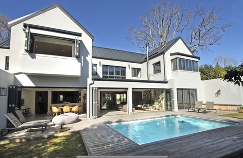Constantia Villa | Beautiful 4 bedroom villa in Constantia estate