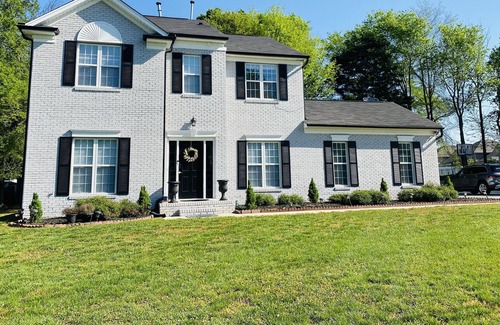 Charlotte House | Beautiful 4 BR 2.5 baths centrally located