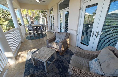 Emerald Waters Village House | Beautiful 4-br 3 king beds, 20 seconds to beach, community pool