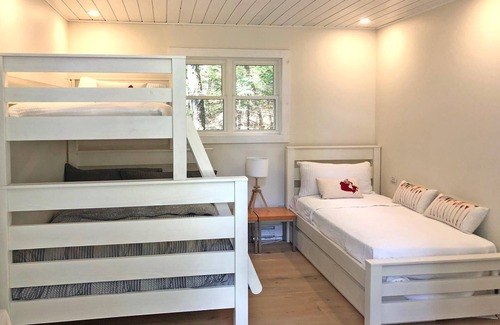 Haliburton Cottage | Beautiful 4bed 2bath cottage on Drag Lake in Haliburton! Bunkie!