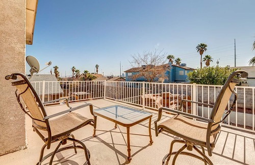 Las Vegas House | Beautiful 4bedroom,3bath ,5bed,2 sleep sofa,10 min Downtown,Pool,Hot Tub! Game !