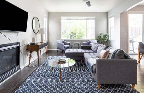 San Ramon House | Beautiful 4BR House in San Ramon w/ Office