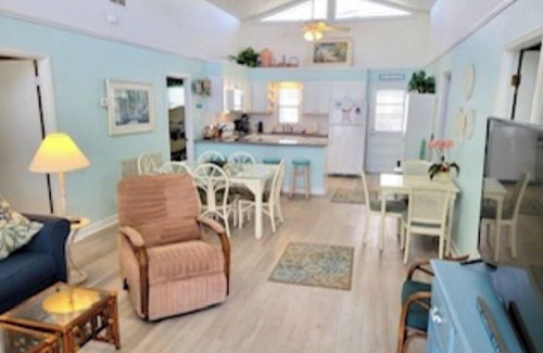 Ocean Isle Beach Cottage | BEAUTIFUL 4BR/3BA BEACH COTTAGE STEPS AWAY FROM BEACH ACCESS.