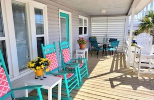 Ocean Isle Beach Cottage | BEAUTIFUL 4BR/3BA BEACH COTTAGE STEPS AWAY FROM BEACH ACCESS.