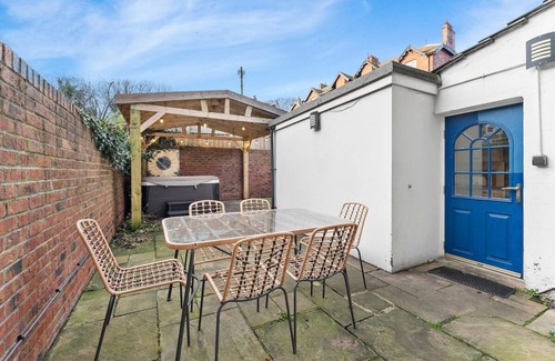 Whitby House | Beautiful 5 Bed Home in Central Whitby - Hot-tub