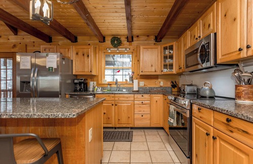 Massanutten Cabin | Beautiful 5-Bedroom Cabin Heart of Massanutten - NEW!