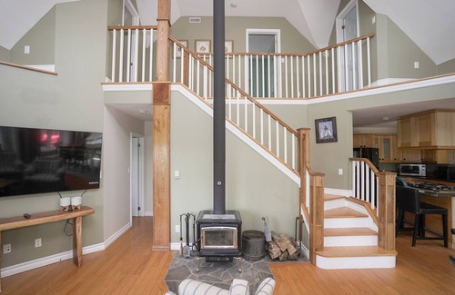Seguin Cottage | Beautiful 5 bedrooms waterfront cottage sits on a private 4 acres wooded lot!