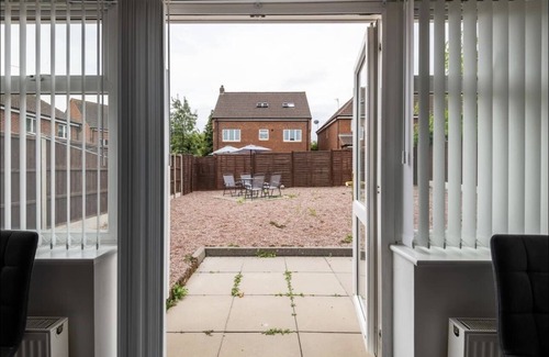 Marston Green House | Beautiful 5 Bedroom Home With Parking Near NEC and BHx