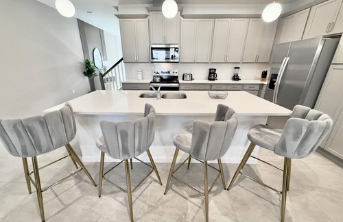 Florida Central Atlantic Coast House | Beautiful 5-Bedroom Townhome at Solara Resort with Free Access to the Clubhouse