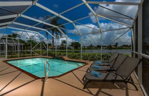 Beachwalk Isles House | Beautiful 5 Bedroom Pool Home on the Water!