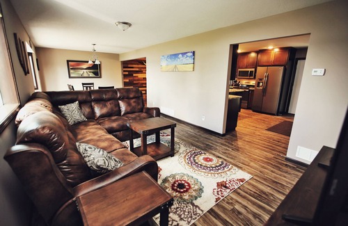Maple Lake House | Beautiful 5 Bedroom, 3 Bath Lake Home