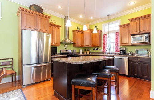 Northeast South Bend House | Beautiful 5 bedroom home, walk to campus and Eddy Street Commons