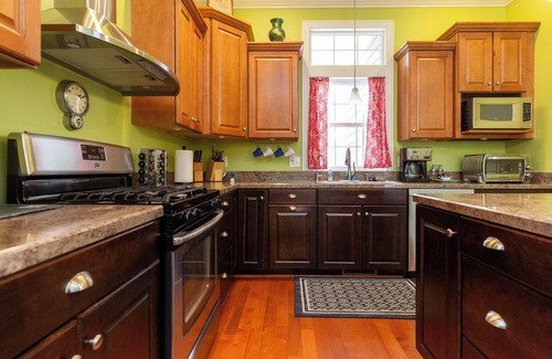 Northeast South Bend House | Beautiful 5 bedroom home, walk to campus and Eddy Street Commons