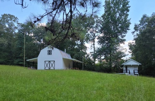 Conyers Villa | Beautiful 5-bedroom Villa on 28 Acres with barn