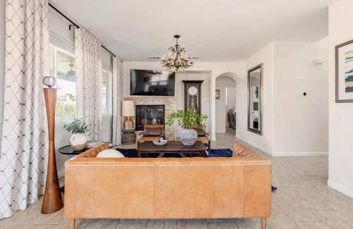 Indio House | Beautiful 5 BR house Huge Pool SPA BBQ in Indio