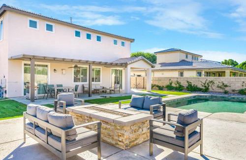 Indio House | Beautiful 5 BR house Huge Pool SPA BBQ in Indio
