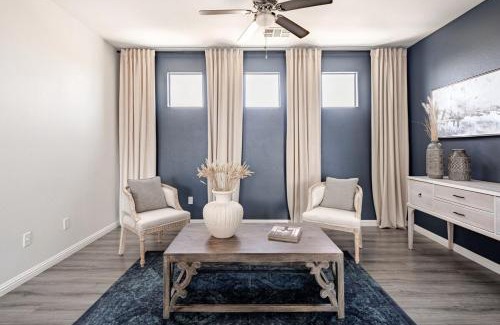 Indio House | Beautiful 5 BR house Huge Pool SPA BBQ in Indio