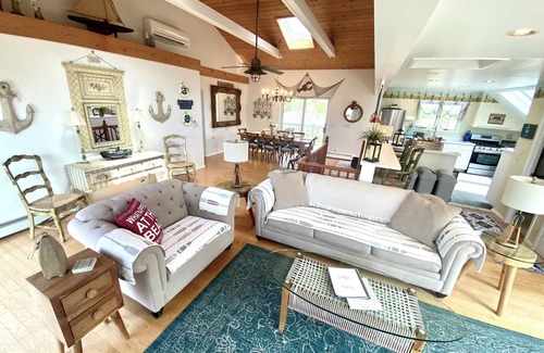 Montauk House | Beautiful 5 BR Montauk House with Private Lake Montauk Beach!