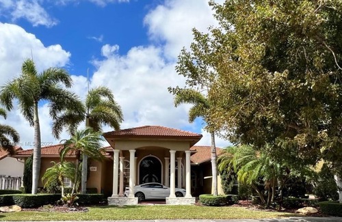 Tamiami Apartment | Beautiful 5 Br. Single family (330084) by Houzlet