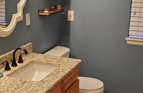 Centennial House | Beautiful 5bdrm home in Centennial- 2 rooms with beds plus home office