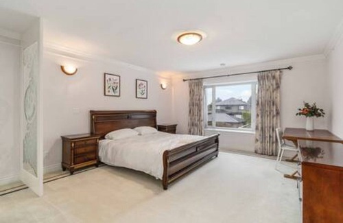 Oakridge House | Beautiful 6 BD House in a Desirable Neighborhood