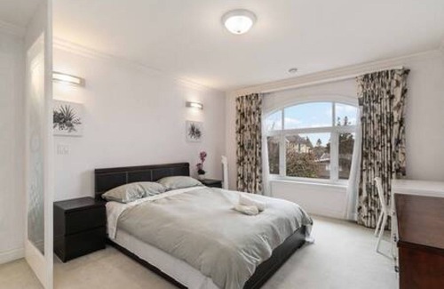Oakridge House | Beautiful 6 BD House in a Desirable Neighborhood