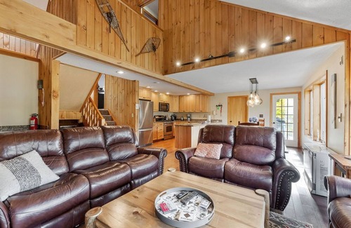Lincoln House | Beautiful 6 Bdrm Home on Loon with Mtn Views, 1/4 mi to Resort, Pool/Spa Pass