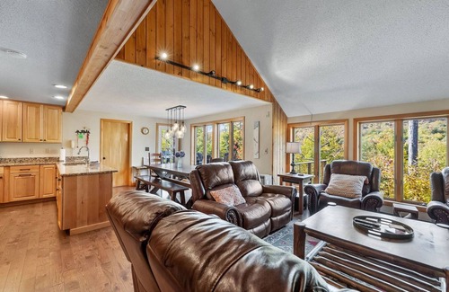 Lincoln House | Beautiful 6 Bdrm Home on Loon with Mtn Views, 1/4 mi to Resort, Pool/Spa Pass