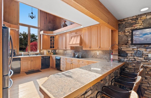 Champion House | Beautiful 6 Bed/4.5 Bath - Close To 7 Springs & Laurel Highlands Attractions