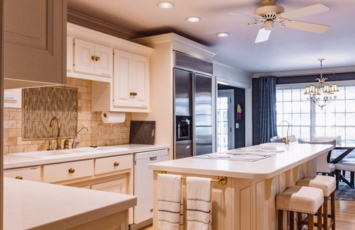 Fayetteville House | Beautiful 6-bed home with pool and 2 hot tubs