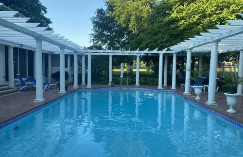 Fayetteville House | Beautiful 6-bed home with pool and 2 hot tubs