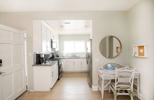 West Newport House | Beautiful 6bd/7bath steps to the sand