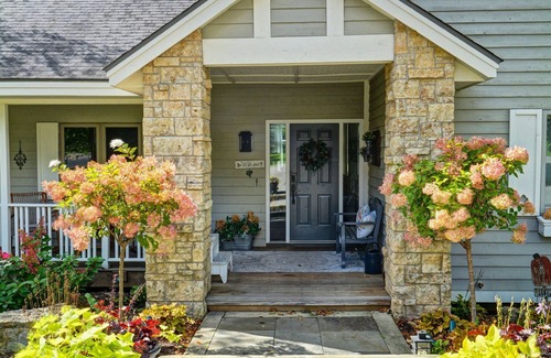 The Galena Territory House | Beautiful 6bdrm, 6 bath, firepit, WIFI, Air Hockey, walking distance to pool
