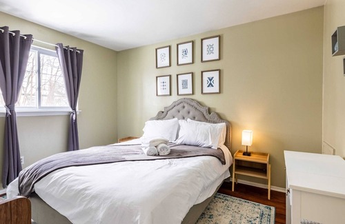 Royal Oak House | Beautiful 6BR/2BA - Two Neighboring Properties!