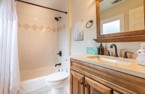 Royal Oak House | Beautiful 6BR/2BA - Two Neighboring Properties!