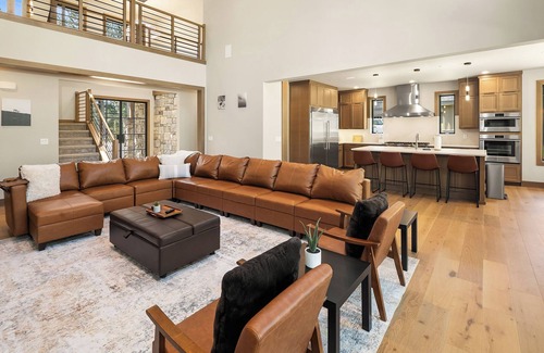 Cle Elum House | Beautiful 6BR Golf Course Home with Private Pool!*Game Room*Hot Tub