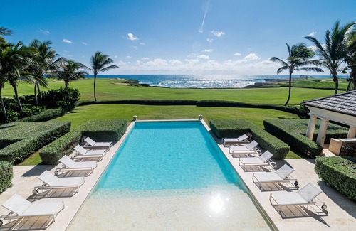 Punta Cana Villa | Beautiful 7 Bedrooms Oceanfront Villa with Superb Staff!