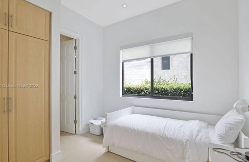 Bay Harbor Islands Apartment | Beautiful 7 Br. Single family (325418) by Houzlet