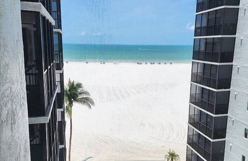 South Island Condo | Beautiful 7th Floor Updated Island Winds Condo with Assigned Covered Parking,.