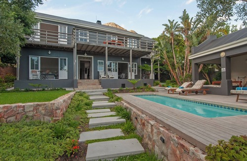 Voelklip Villa | Beautiful 8 Bedroom Villa in Hermanus