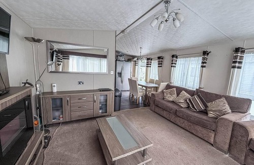 Hopton House | Beautiful 8 berth caravan with decking at Broadland Sands in Suffolk ref 20017CV
