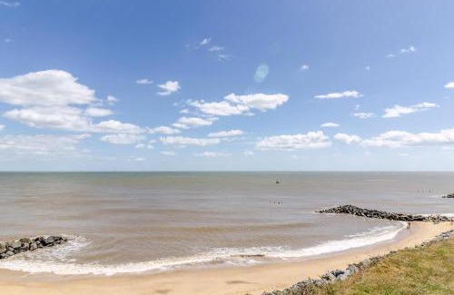 Hopton on Sea Other | Beautiful 8 Berth Caravan With Decking At Hopton Holiday Village Ref 80016W