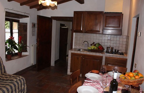 Colle di Val d'Elsa House | Beautiful apartment in villa for 2 people with pool, TV, patio and pets allowed