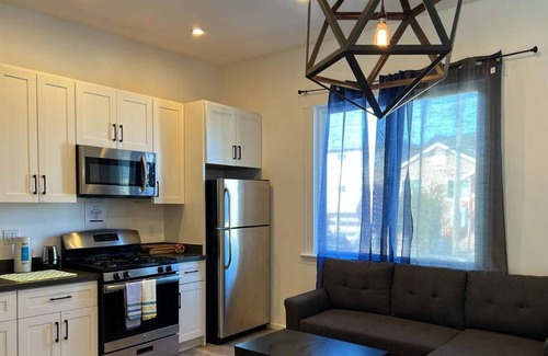 Downtown Apartment | Beautiful Affordable 3beds/1bath sitting in South San Francisco with parking on site